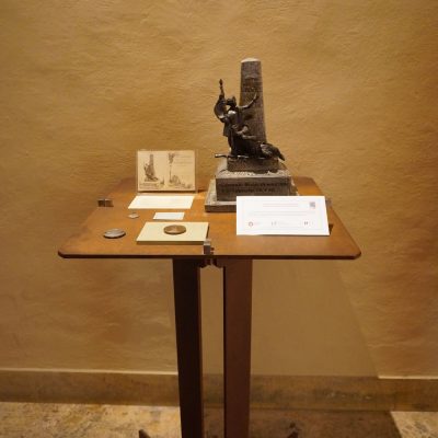 Archivio e percorso storico di Ateneo: Bozzetto in gesso del monumento  ai caduti di Curtatone e Montanara